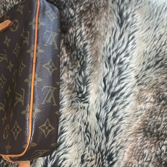 LOUIS VUITTON Authentic Signature Pristine Pochette Crossbody - Picture 7 of 13